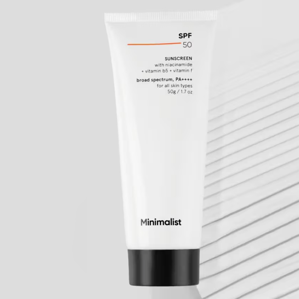 Minimalist SPF 50 PA++++ Sunscreen With Multi-Vitamin For Reducing Photoaging & No White Cast
