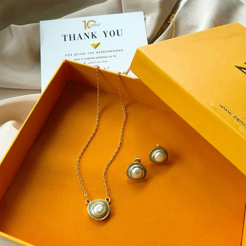 Zariin Cloud Of Pearl Gift Box Regular price₹4,149 Sale price₹3,527Sale