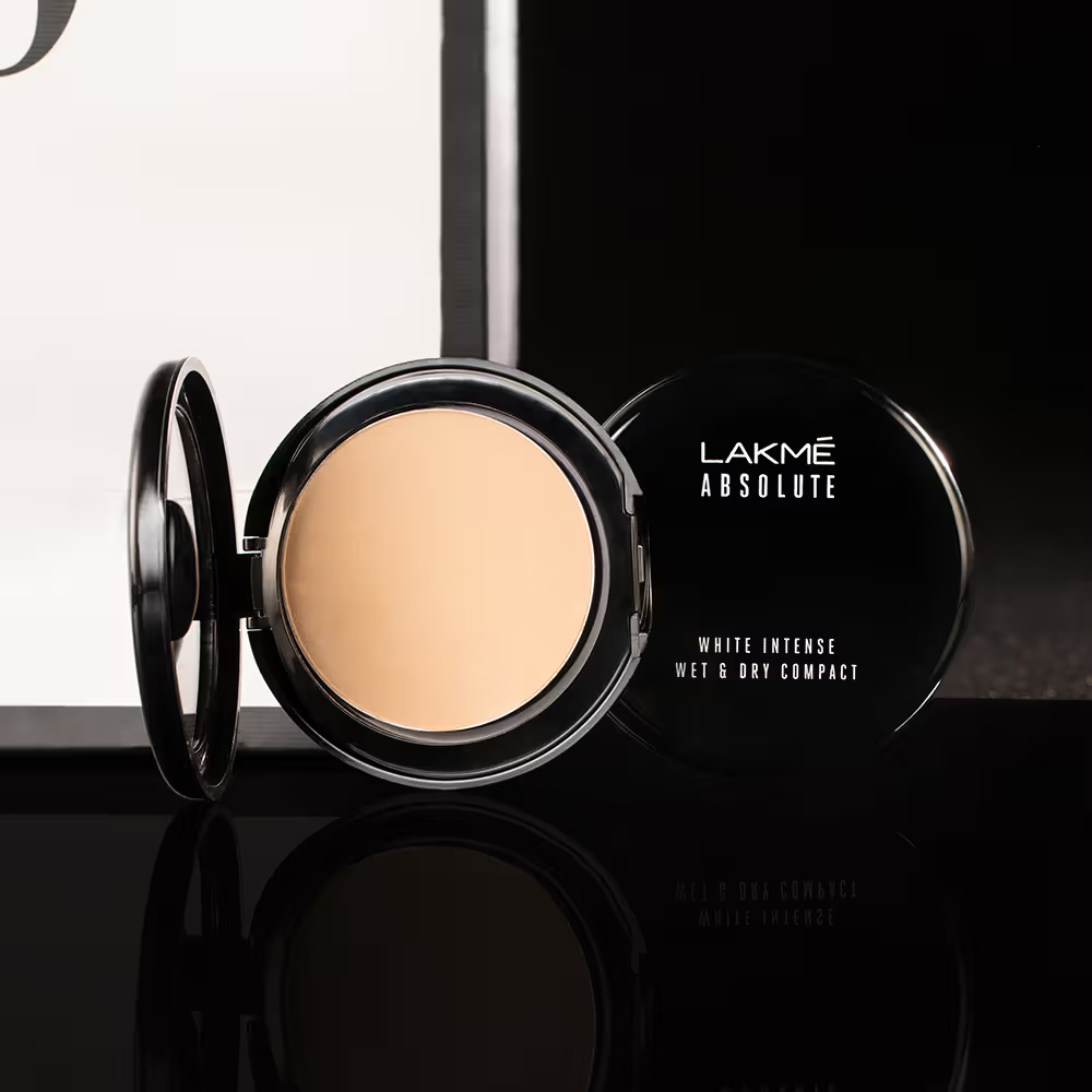 Lakme Xtraordin-Airy Compact