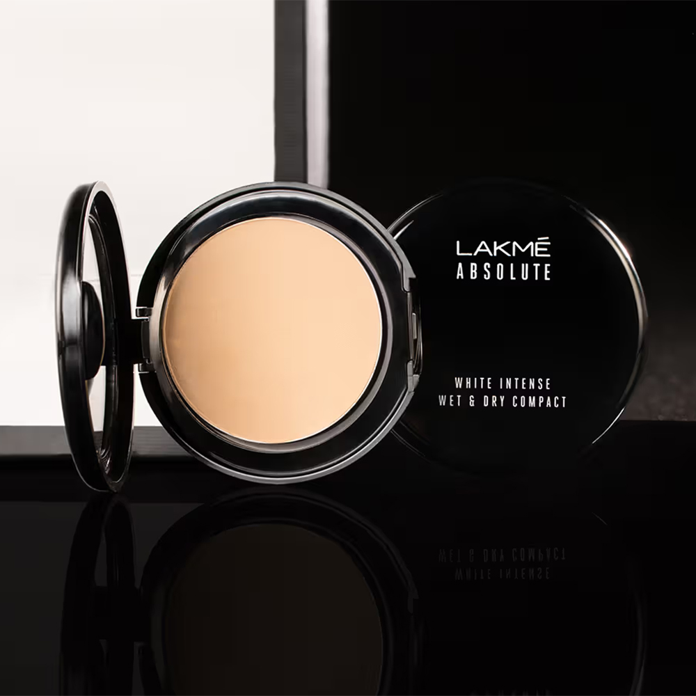 Lakme Xtraordin-Airy Compact, 2 In 1 Compact + Foundation, Lightweight, SPF17, 01 Ivory Fair