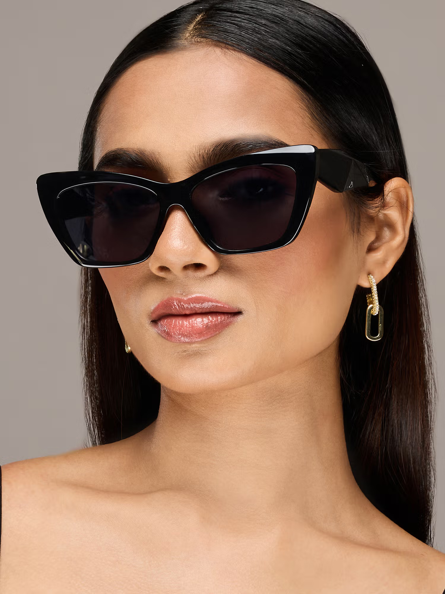 Pipa Bella by Nykaa Fashion Black Oversized Solid Cat Eye Sunglasses