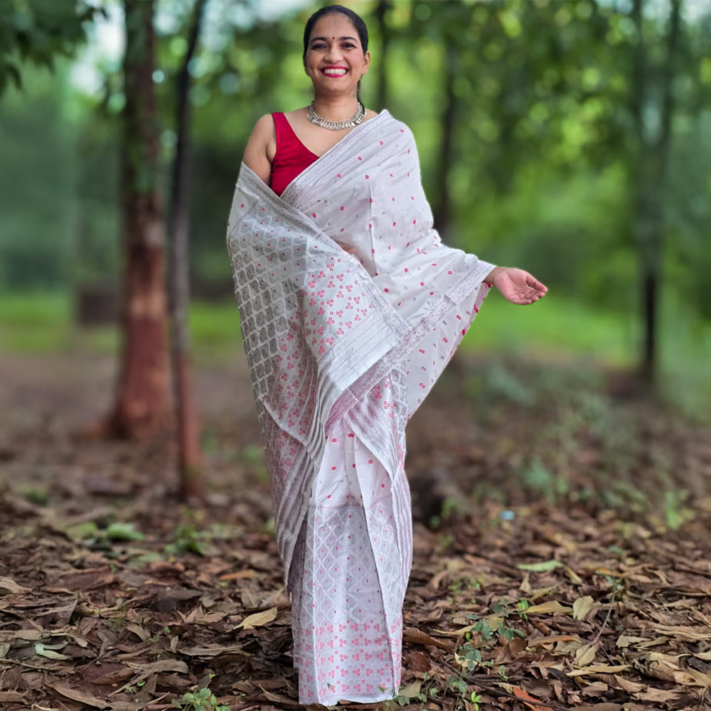 APAAPI THREADS OF GLORY White Silk Mekhela Chador With Unstitched Blouse