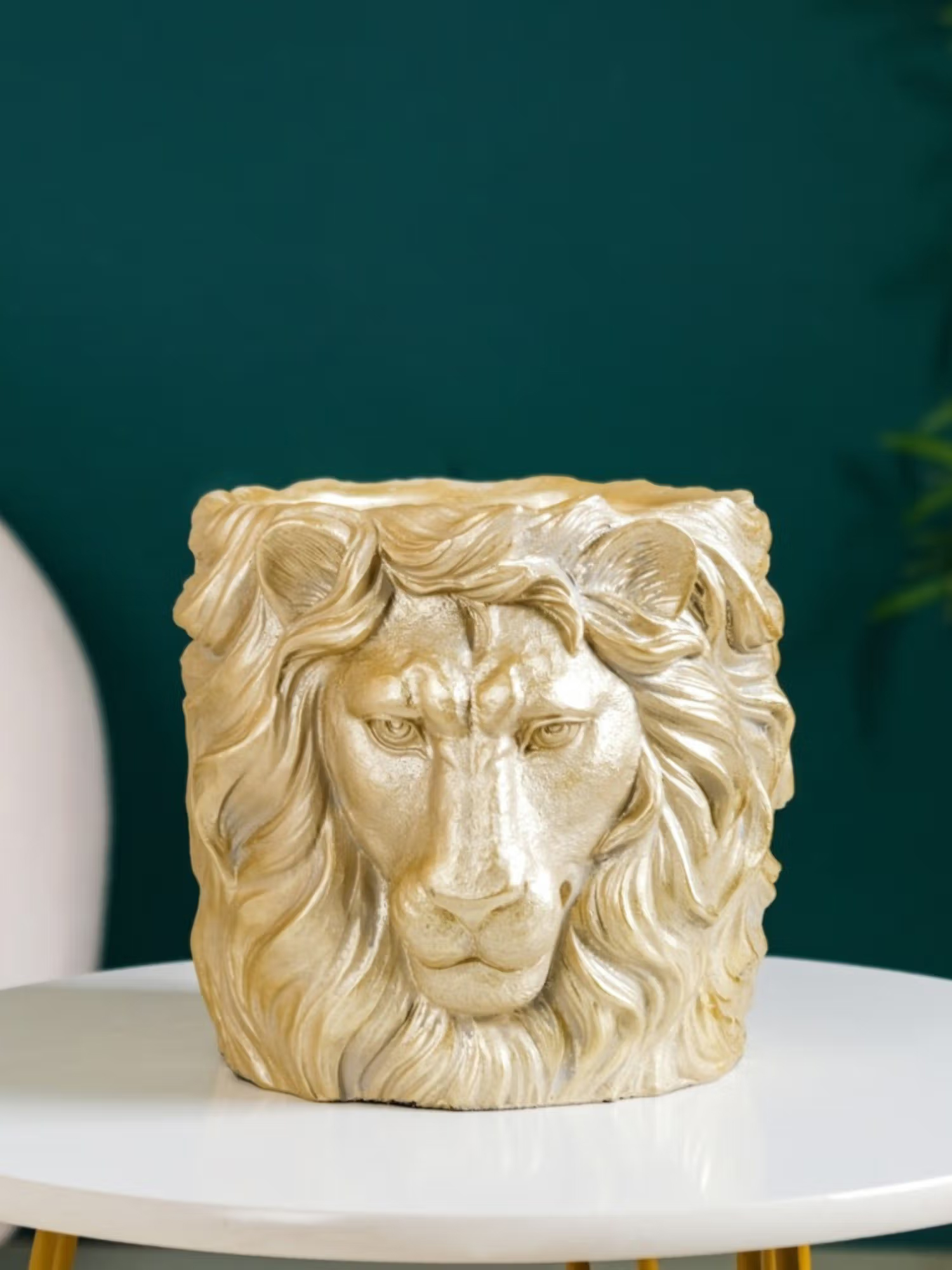 Nestasia Majestic Lion Mane Resin Pot For Room Decor