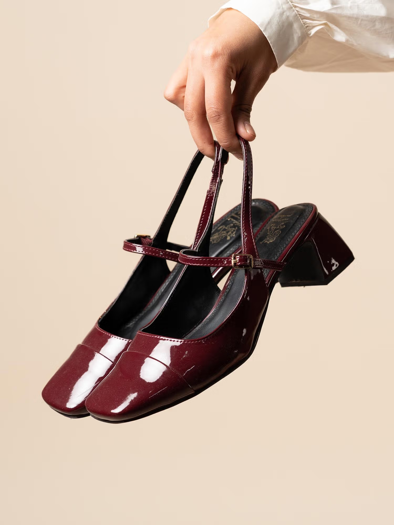 Theater Women Twiggy Piggies Cherry Red Mary Jane Slingback Block Heels