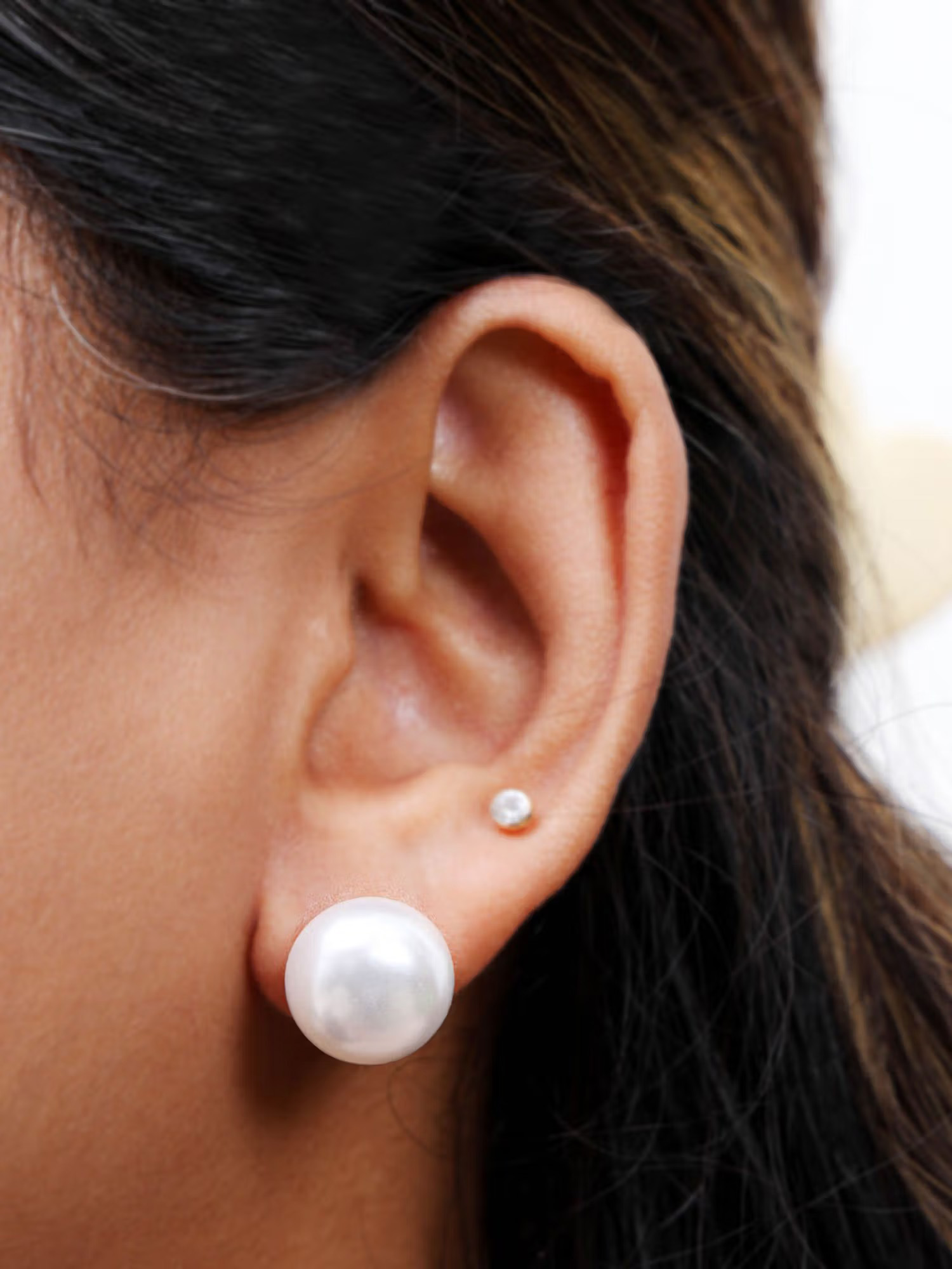 Viari Accessories White Medium Pearl Studs