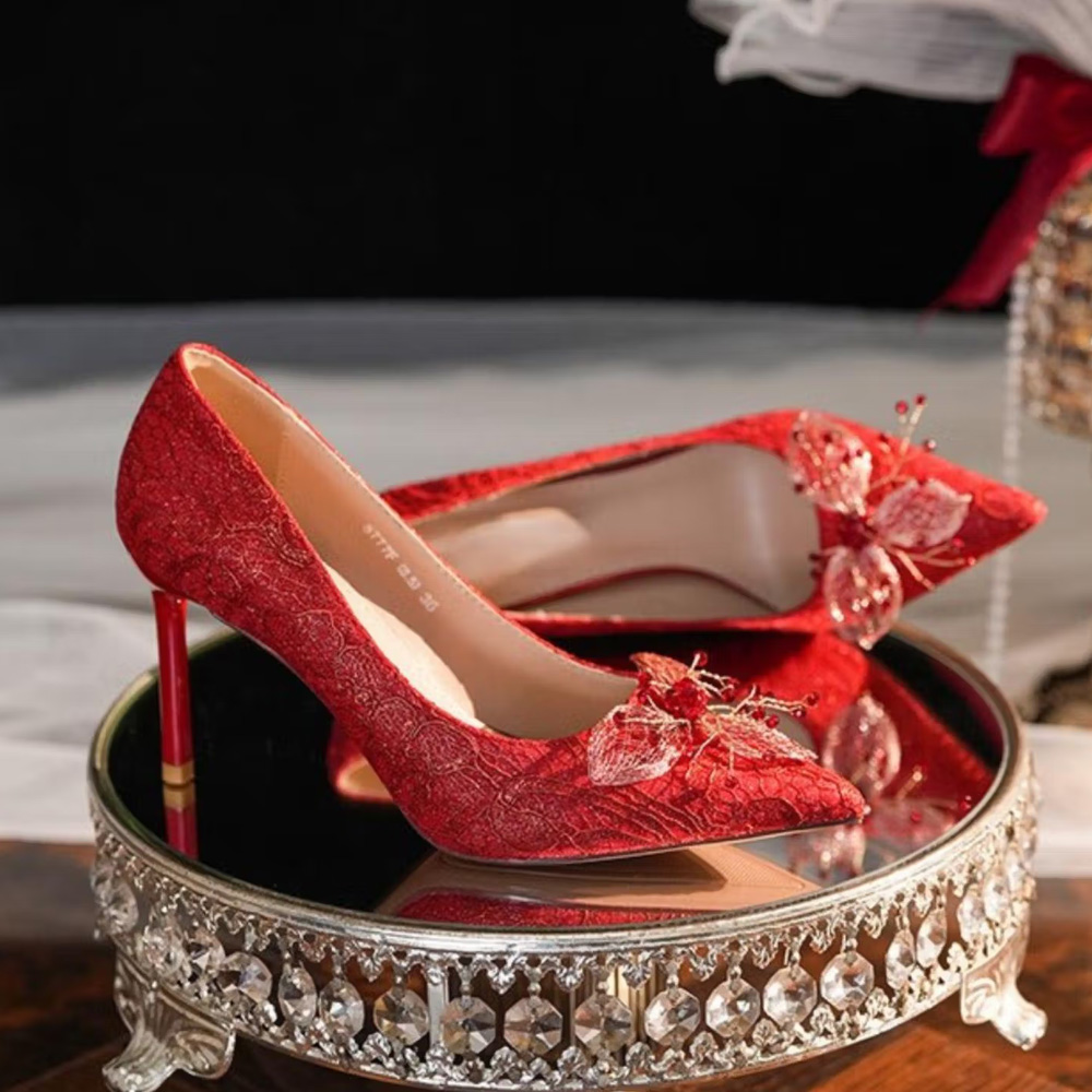 OZZARO Women Dulhan Saga Red Pumps
