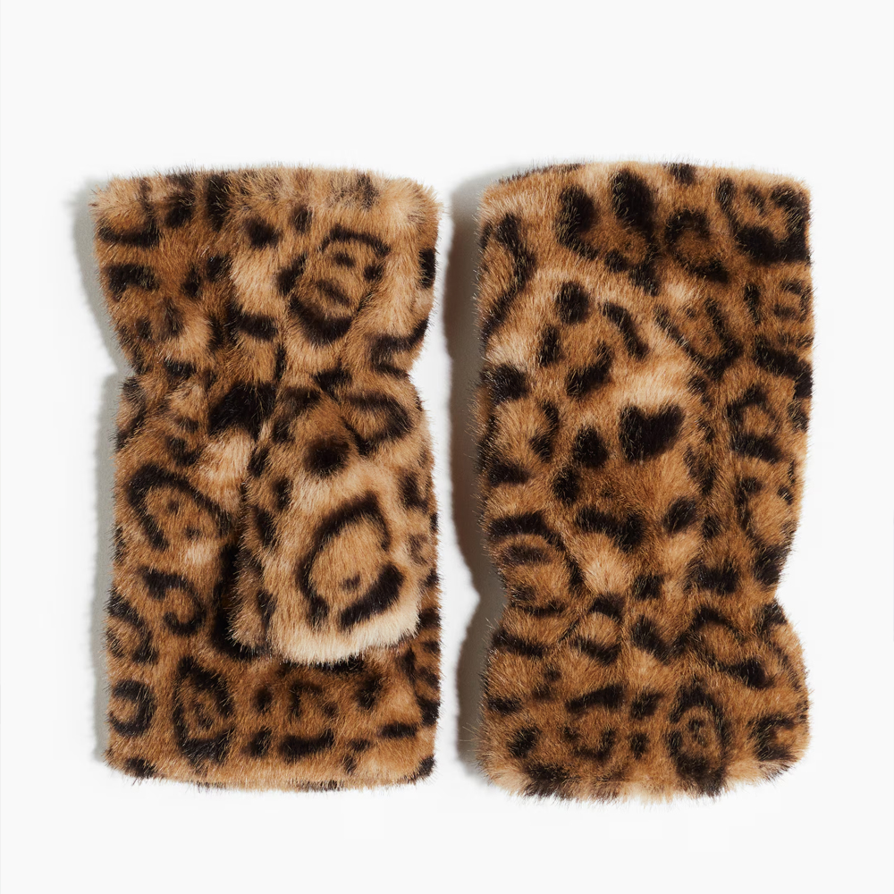 Fluffy fingerless gloves